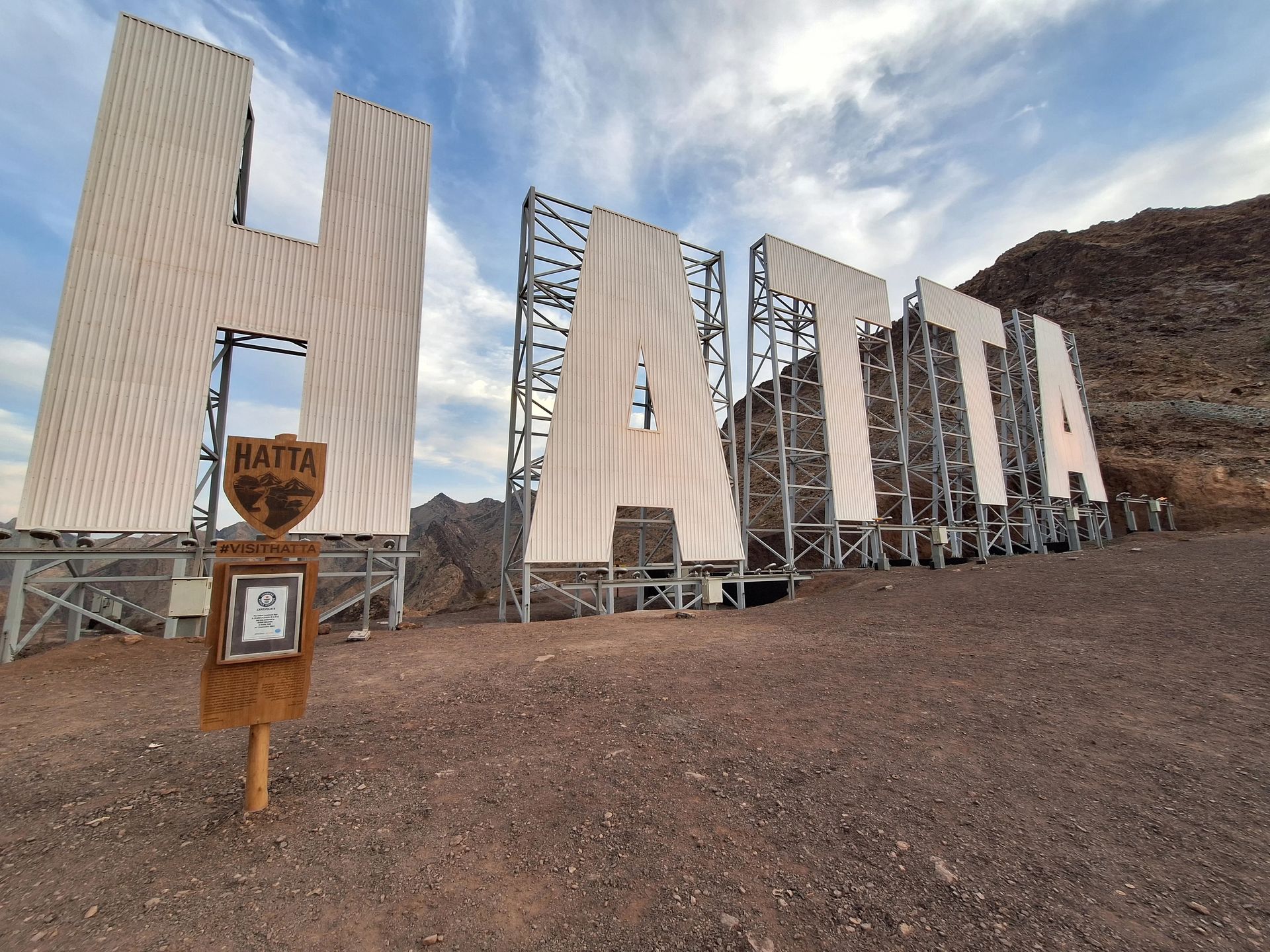 Hatta hiking in uae to hatta sign