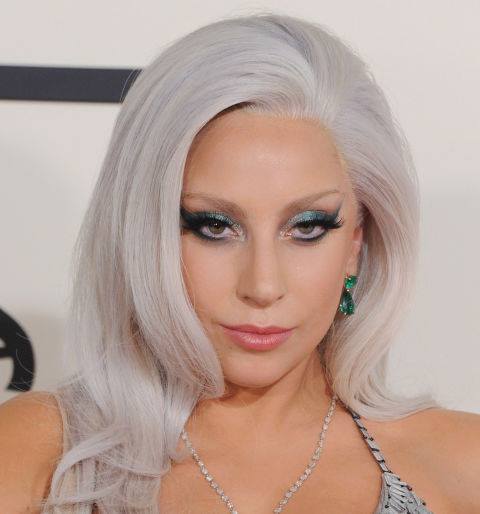 Lady Gaga con i capelli bianchi