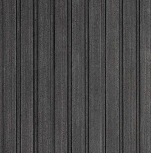 Sala de estar con un sofá color canela, una mesa de café de madera oscura y una pared con acento acanalado negro.