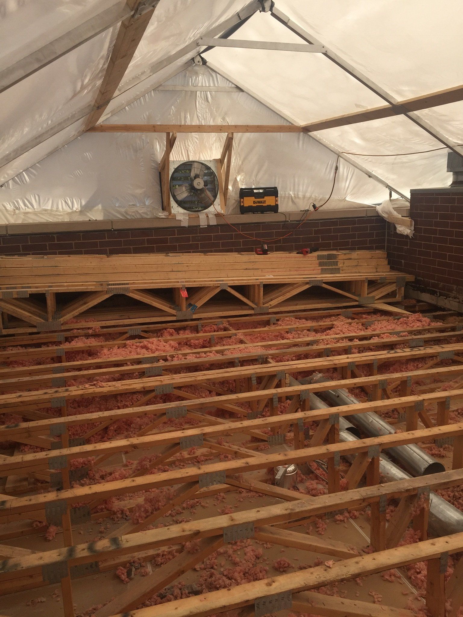 365 Construction Tent includes a heavy duty fan to keep crew cool on hot summer days