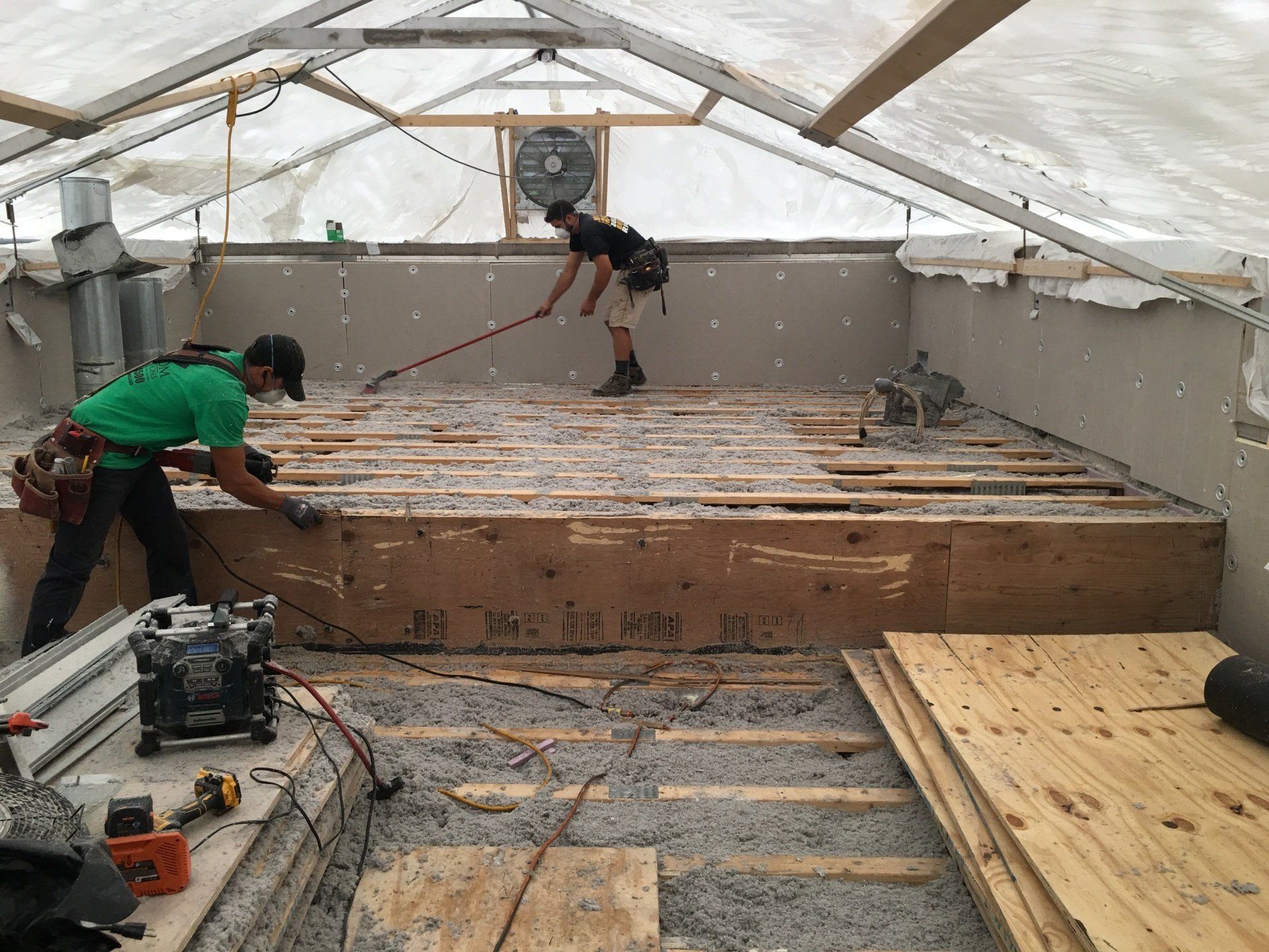 365 construction tents have 9 feet of head room at the center