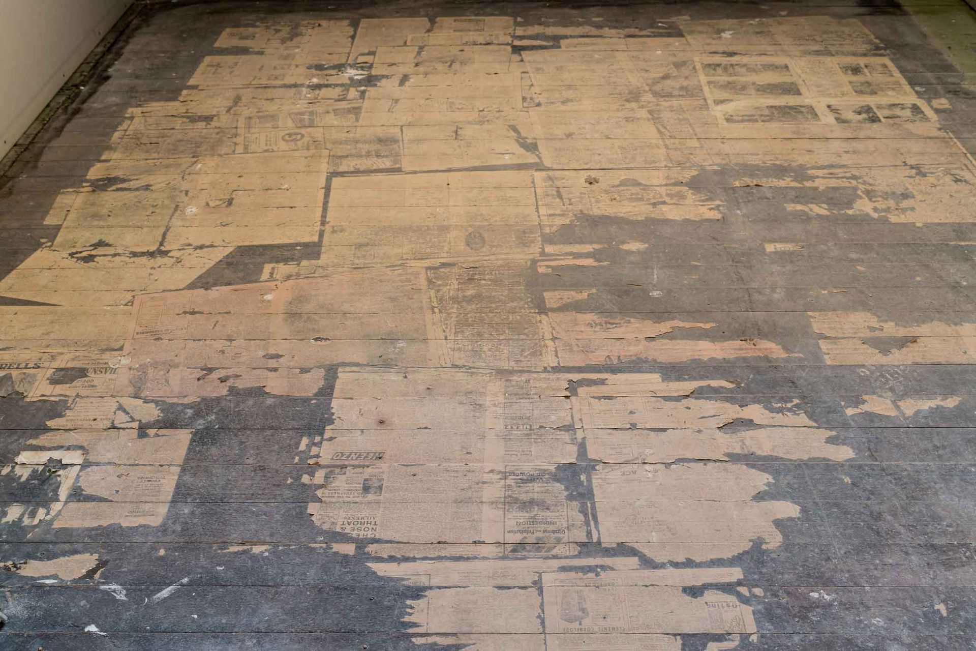 A floor with a lot of peeling paint on it