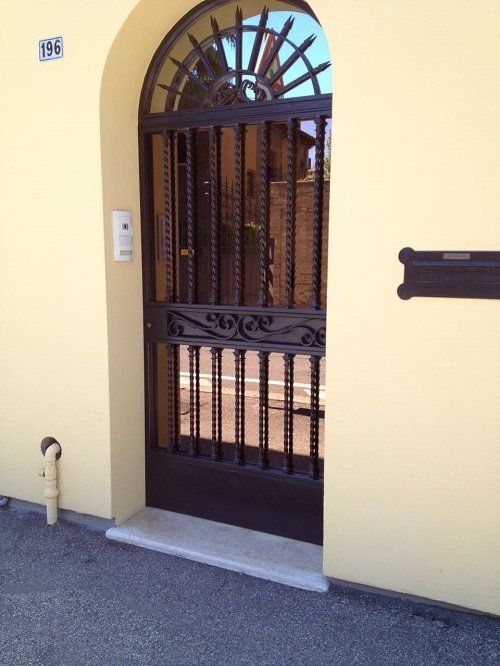 ingresso a giardino privato in ferro battuto