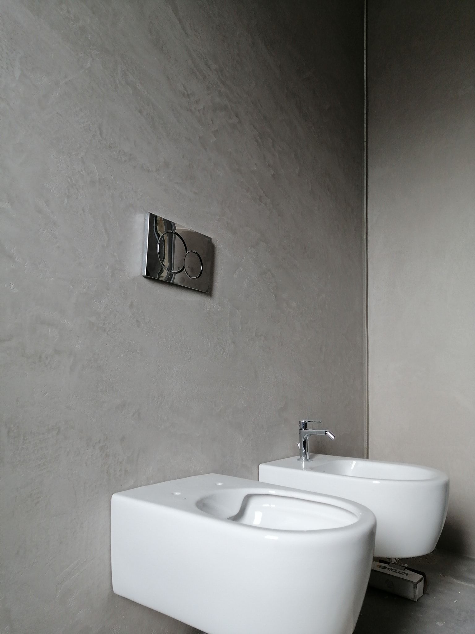 parete bagno in microcemento