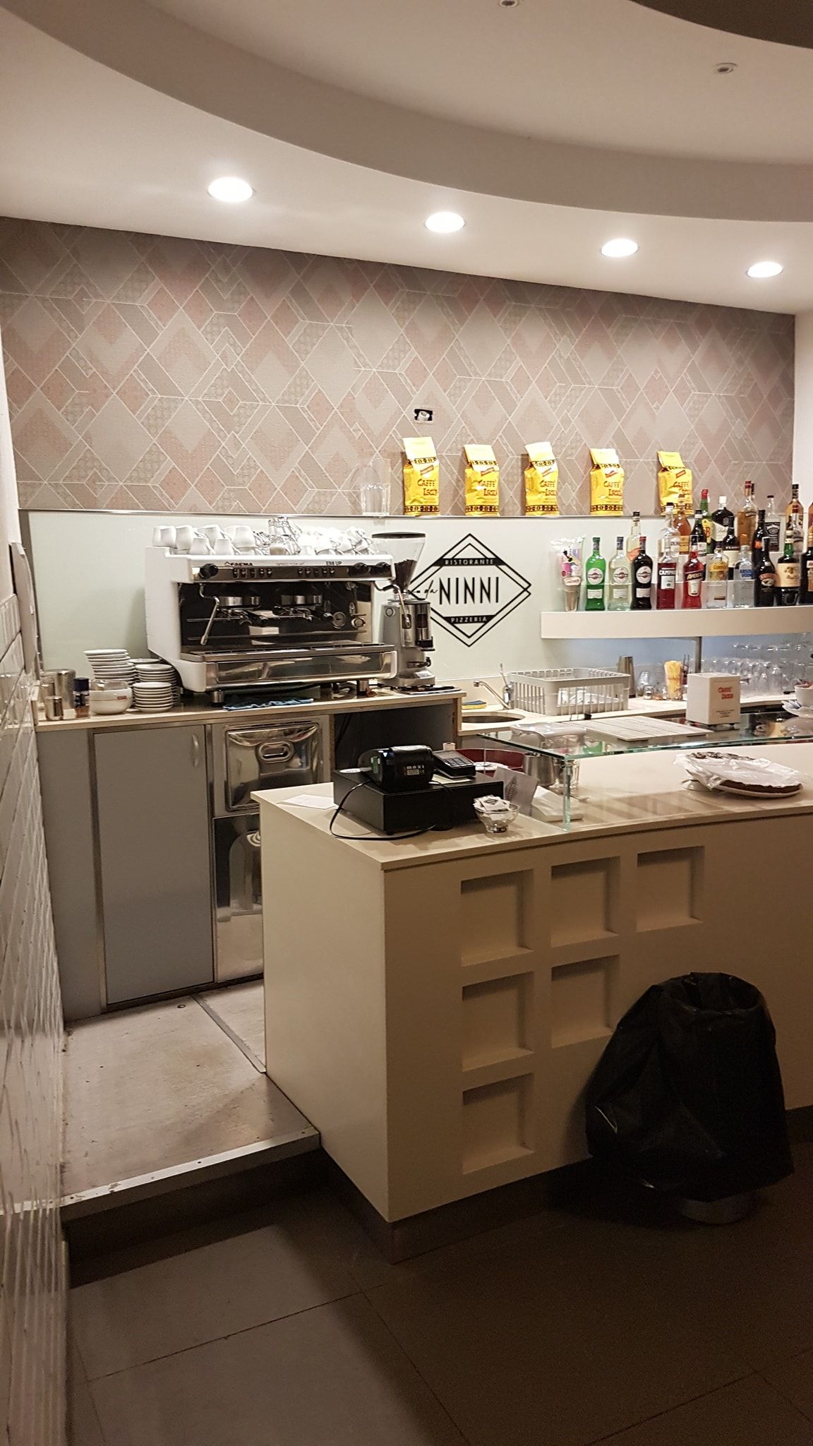 ristrutturazione bar Genova