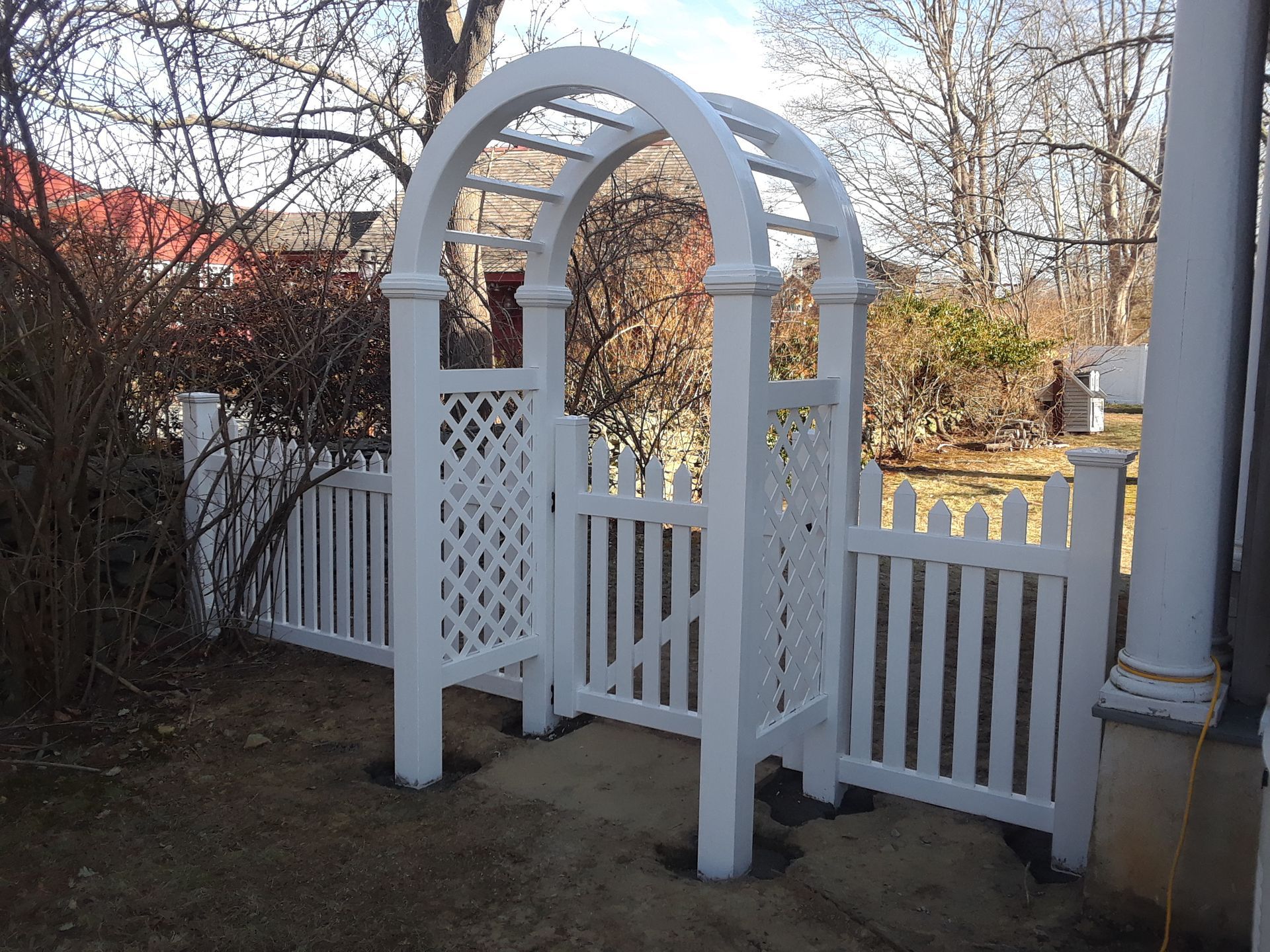 Get vinyl fencing in Narragansett, RI with A. Belmonte & Son