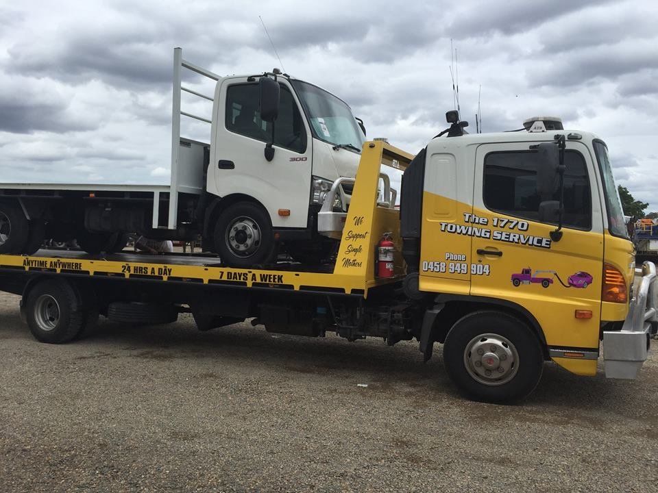 Tow Truck Lifting a Truck - Agnes Water - The 1770 Towing Service