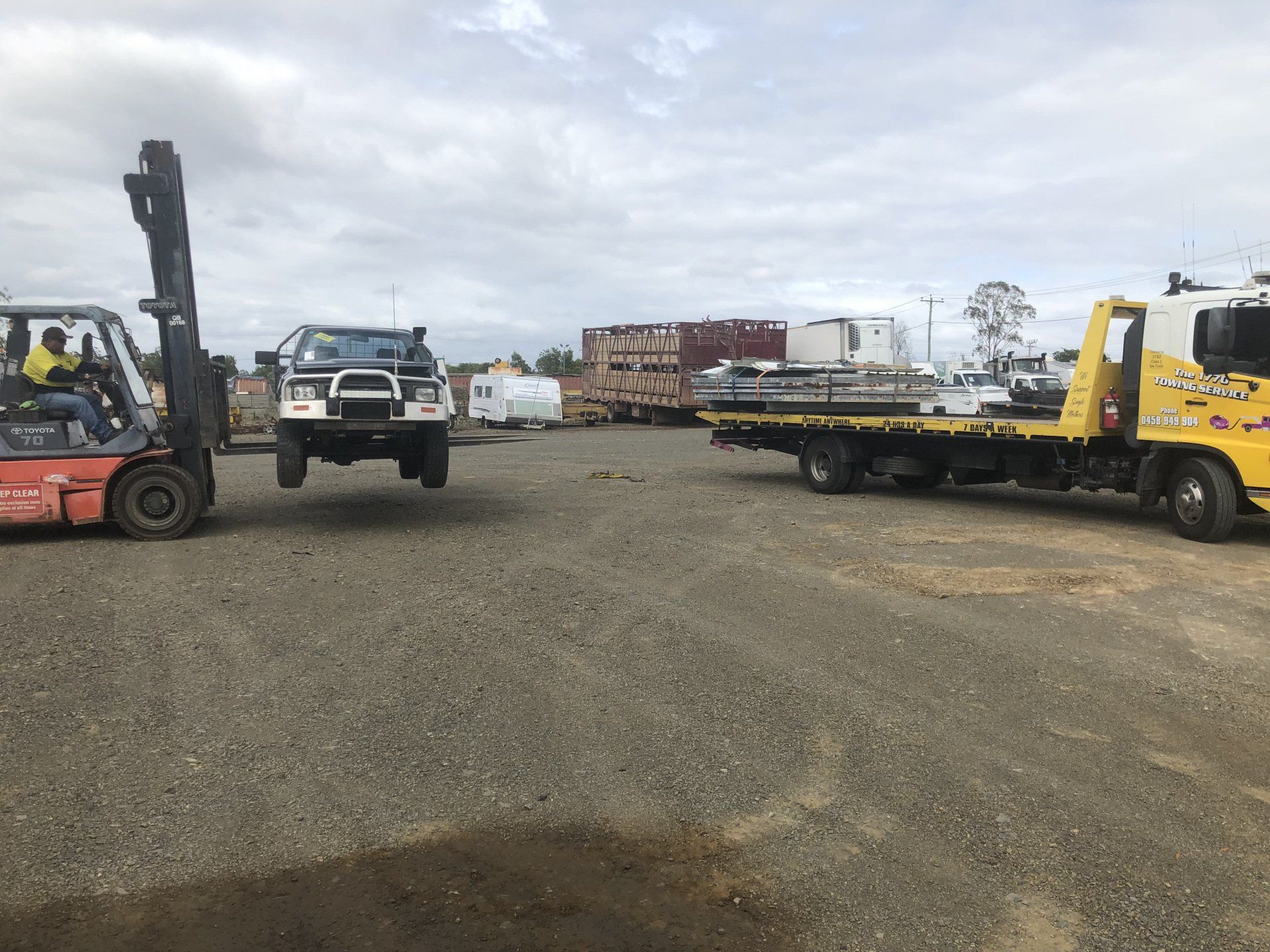 Pick-up on Fork Lift - Agnes Water - The 1770 Towing Service