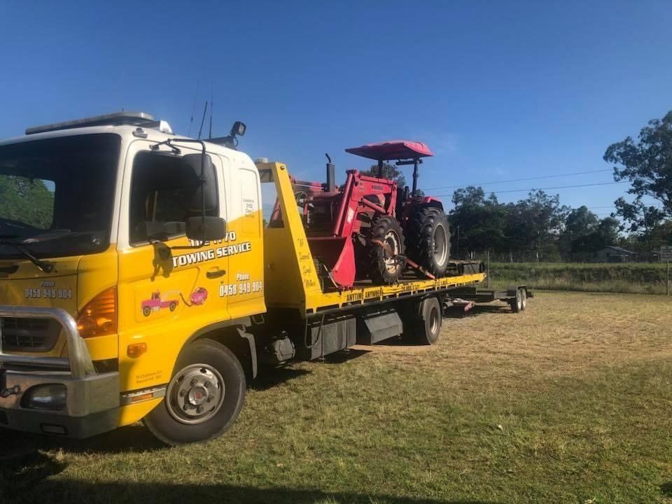 Red Tractor - Agnes Water - The 1770 Towing Service