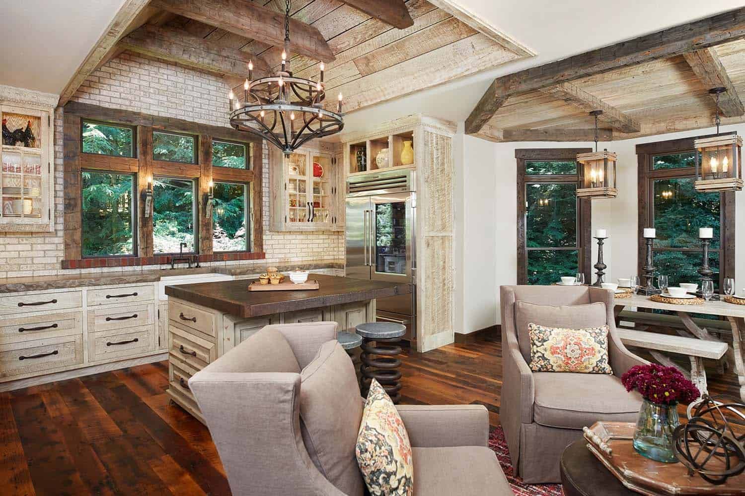 A living room with a chandelier hanging from the ceiling