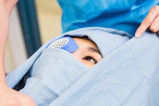 Intervento laser all'occhio