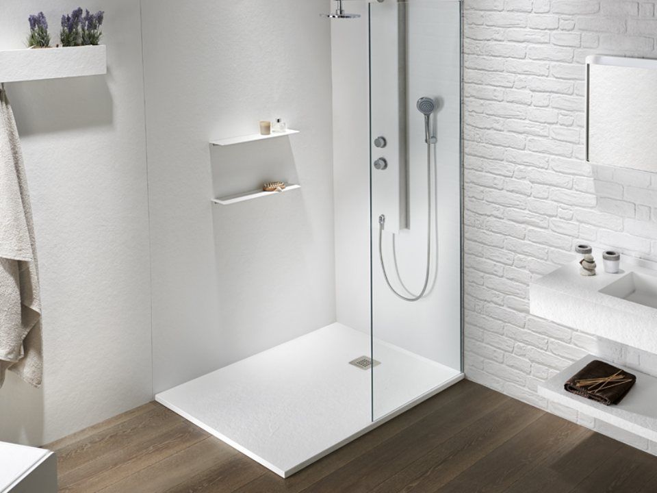 piatto doccia in ceramica e box in vetro