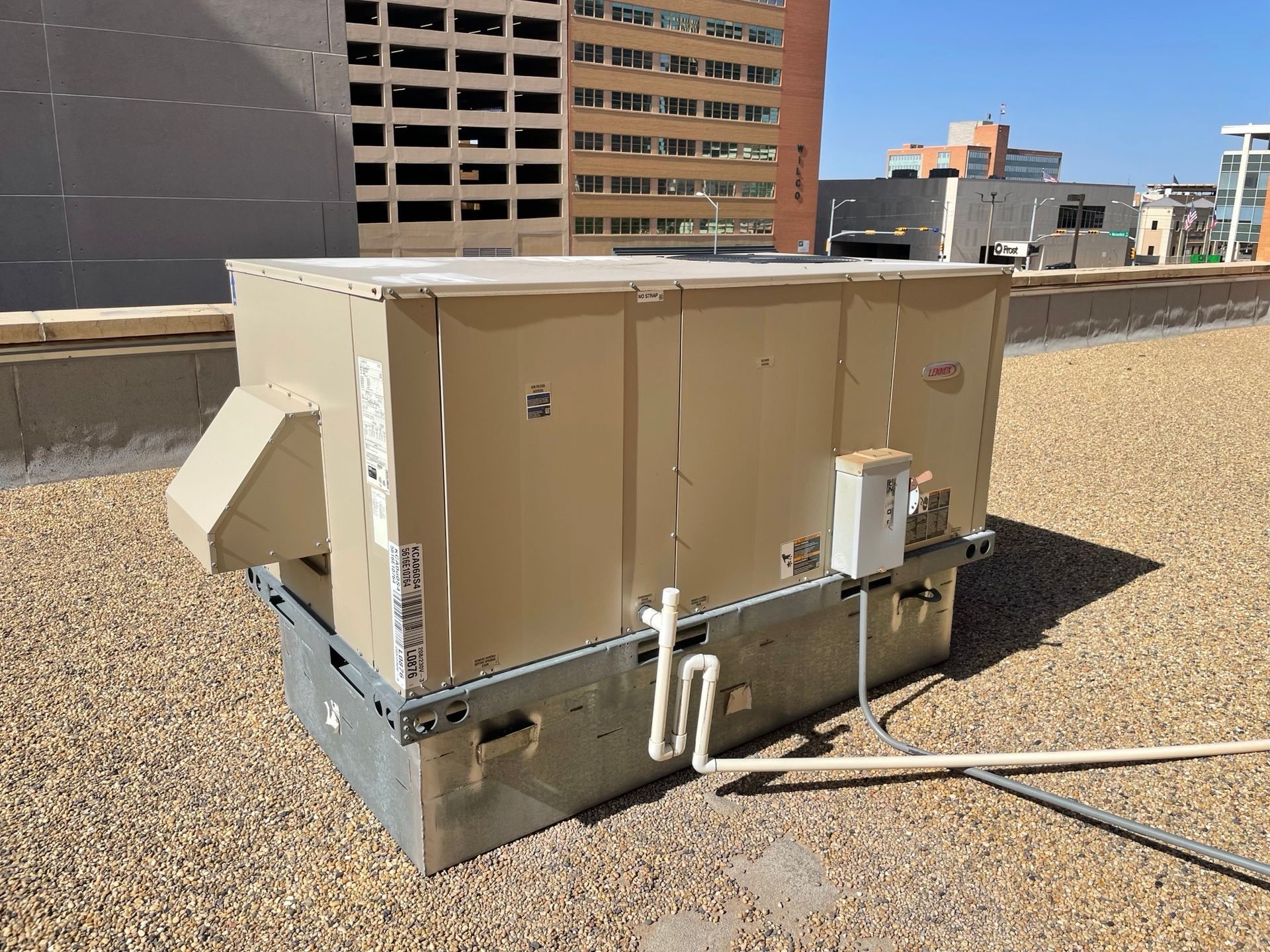 A large box is sitting on top of a gravel roof.