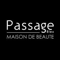 Le logo de passage bleu maison de beauté est sur fond noir.