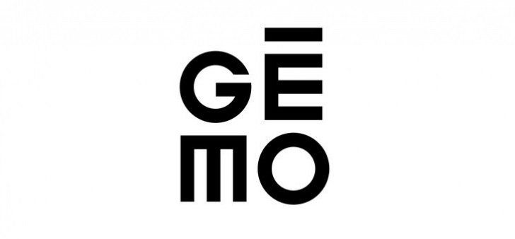 Un logo noir et blanc pour ge mo sur fond blanc.