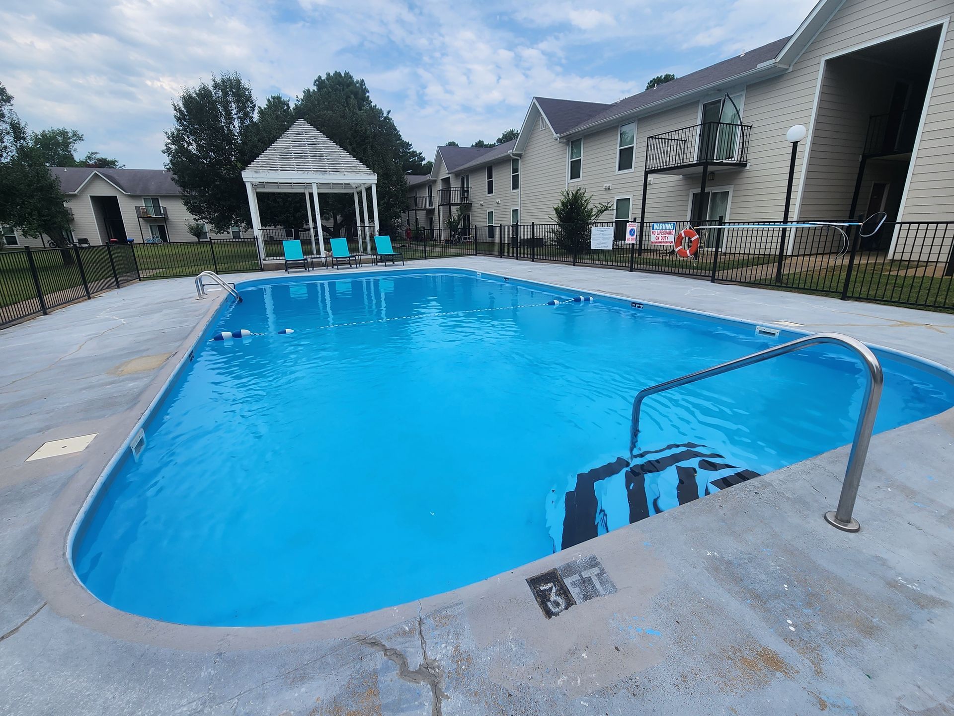 Westbury Park Exterior Photo of Pool