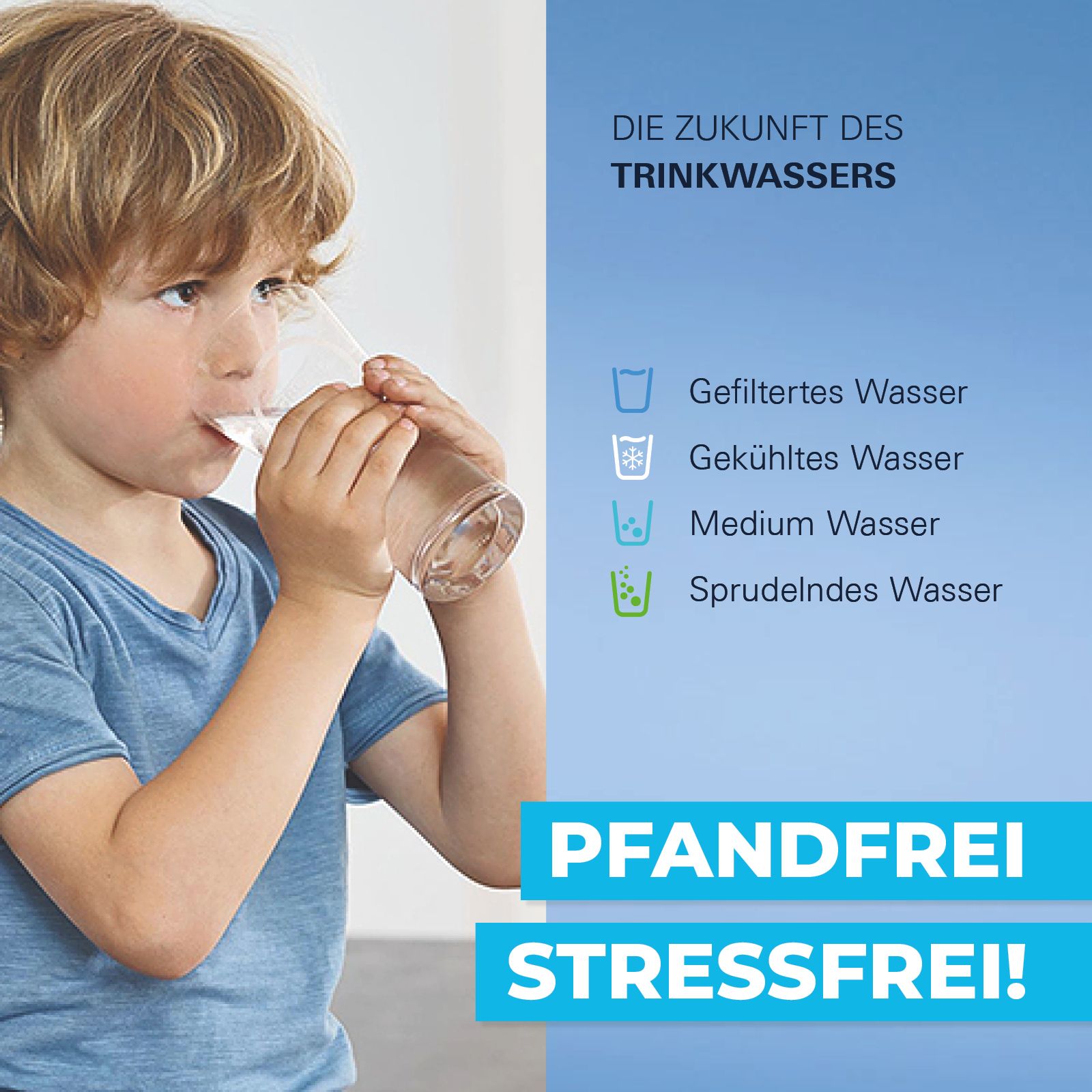 Ein kleiner Junge trinkt Wasser aus einem Glas.