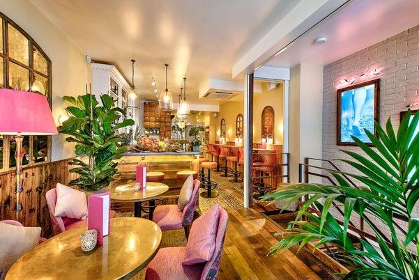 31 Below shopfront bar 2