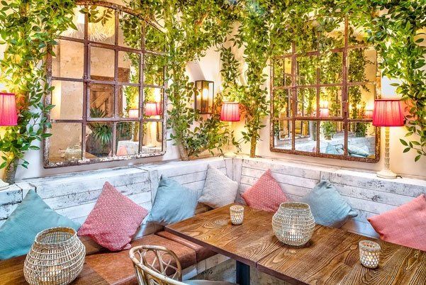 31 Below fit-out refurbishment dining area bespoke furniture 4