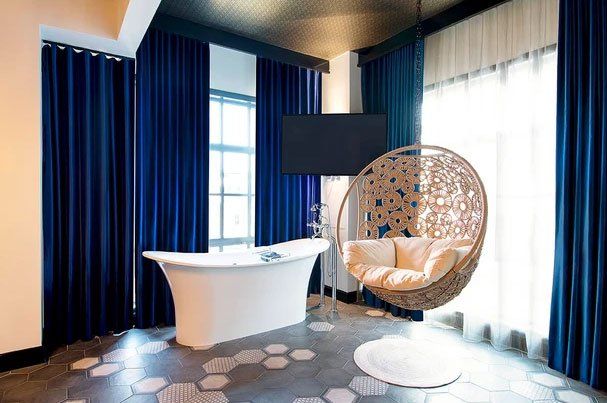 Curtain Hotel - Rooms bathroom