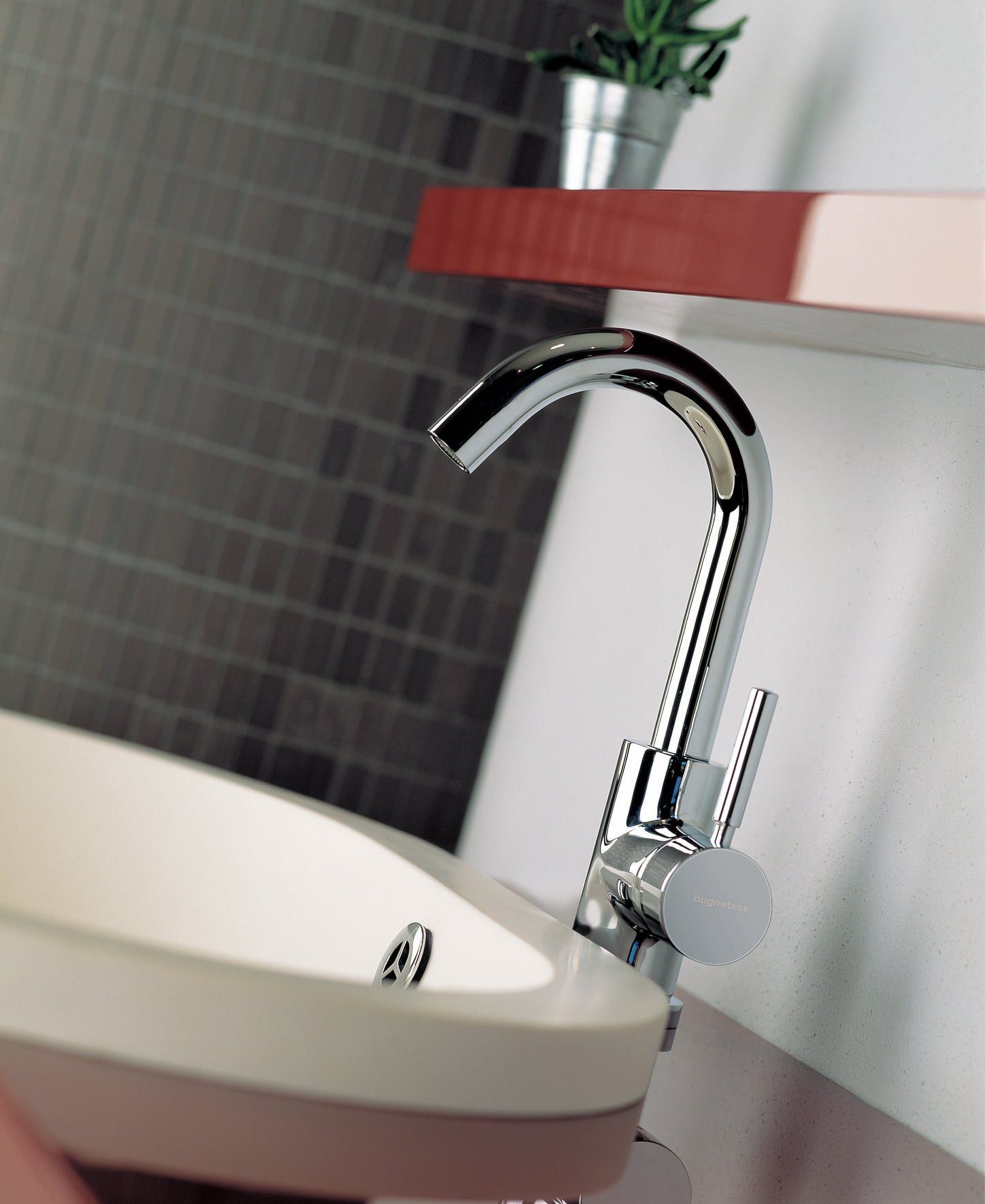 rubinetto in acciaio per zona bagno