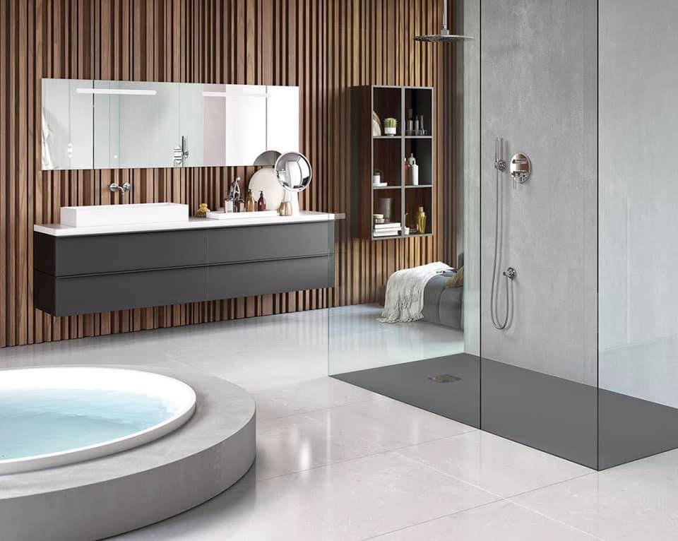 bagno con vasca e doccia