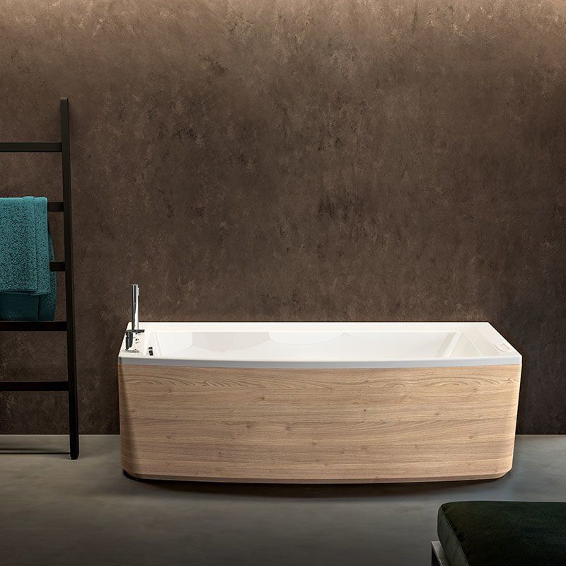 vasca con rivestimenti in ceramica