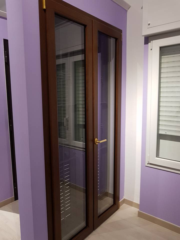 Porta finestra in legno e vetro