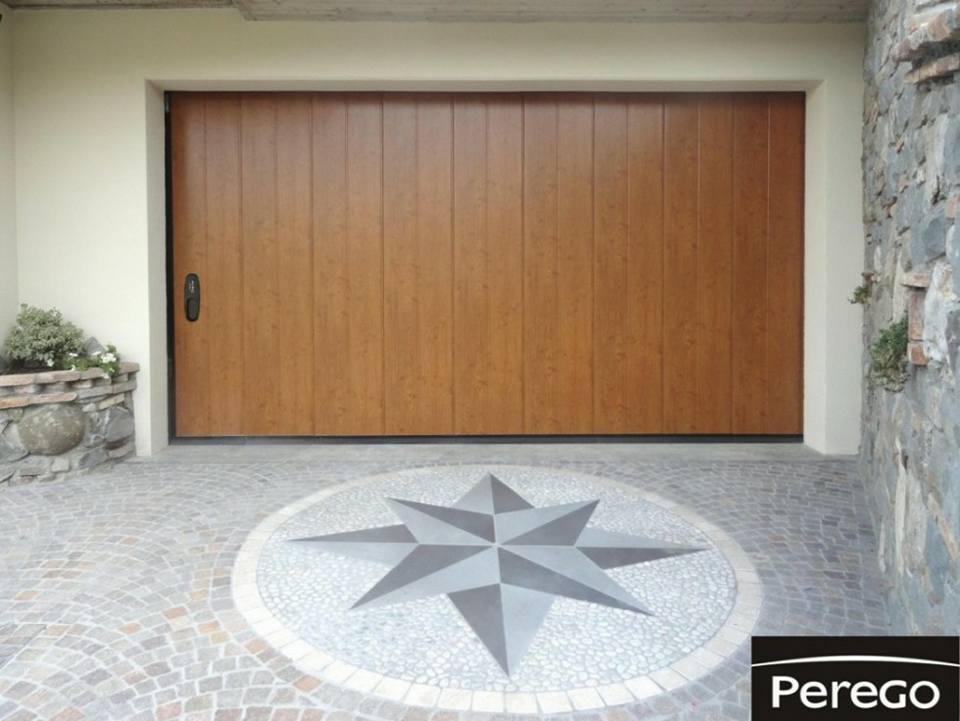 Portone scorrevole in legno per box auto