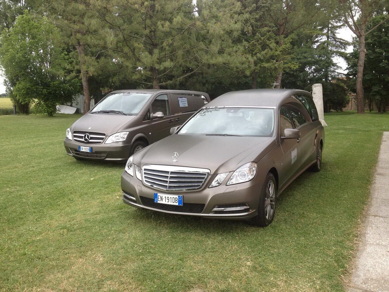 Autofunebre e carro funebre