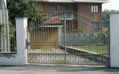 cancello di una casa singola privata