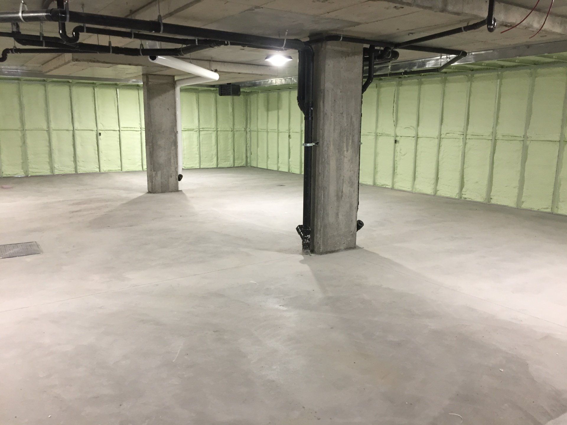 chambre isolée avec pulvérisation de polyuréthane