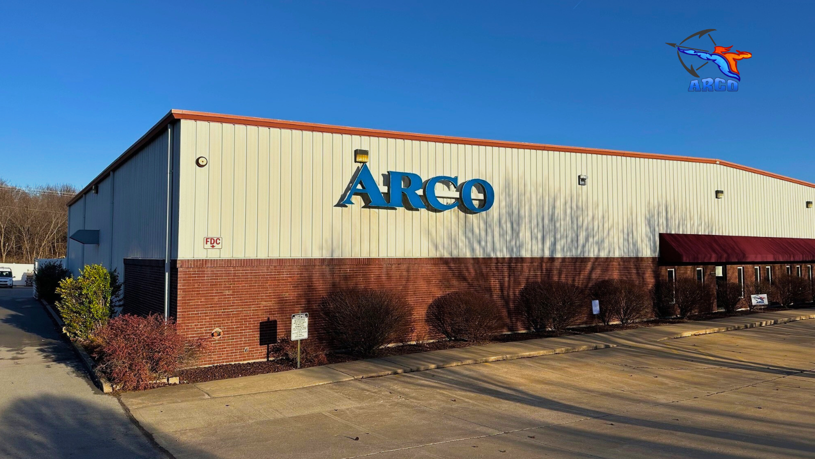 A large building with the word arco on the side of it.