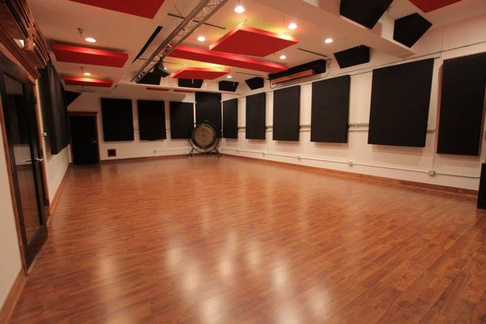 A large empty room with a drum in the middle