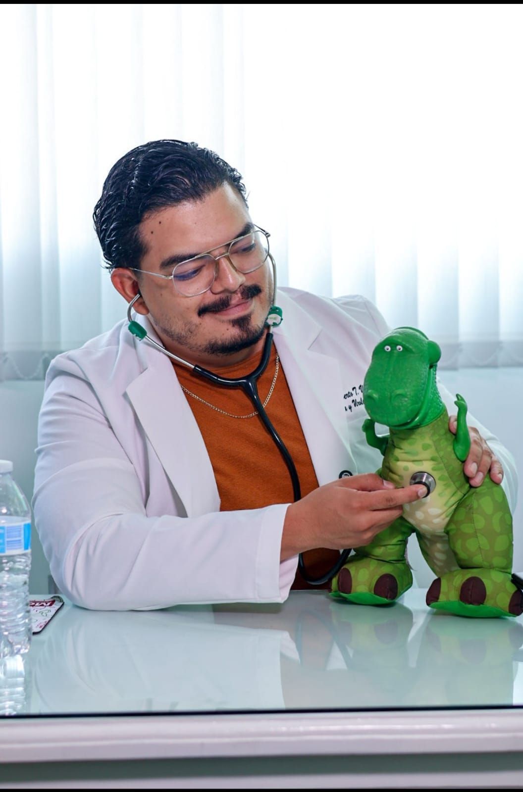 DR ROBERTO VALENZUELA RÍOS