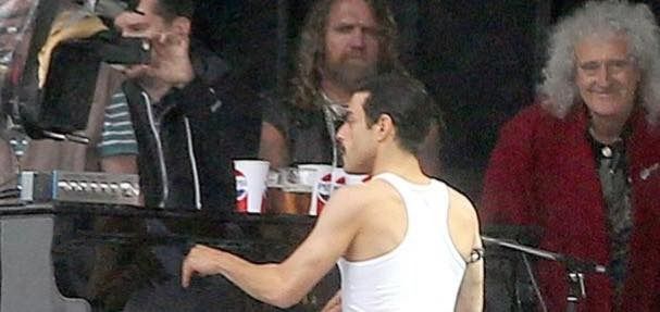 photo of Freddie Mercury playing the piano using the Helpinstill piano pickup system