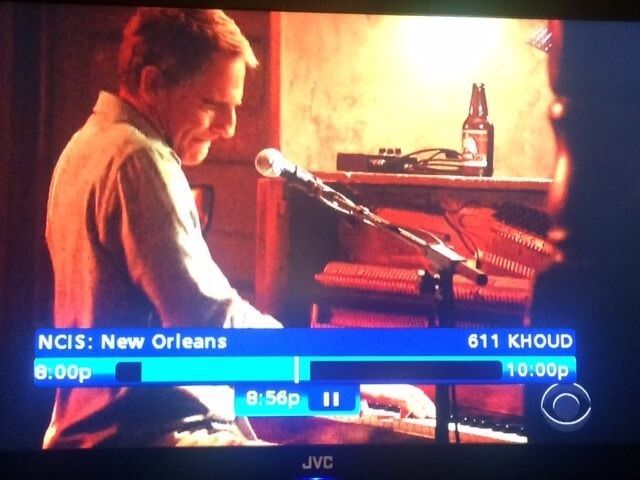 photo of a man on tv playing the piano using hte Helpinstill piano pickup system