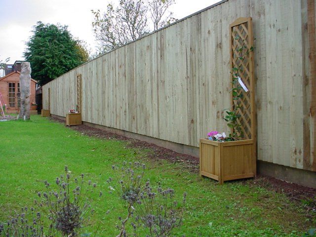 Palisade fences - Torquay - W J Wicks & Sons Ltd - domestic fencing 7