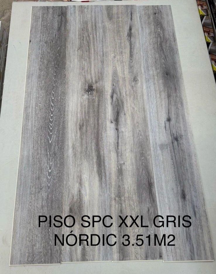 Muestra de suelo de imitación madera gris. Texto: 
