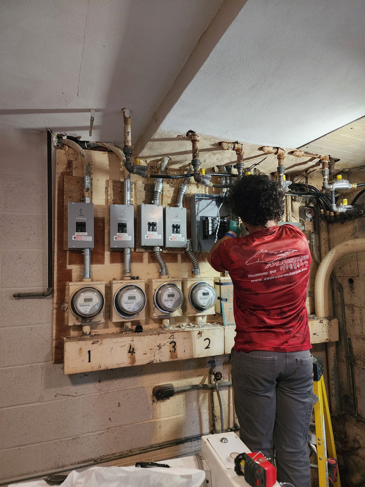 A mural of a man in a superman costume is painted on the side of a building.