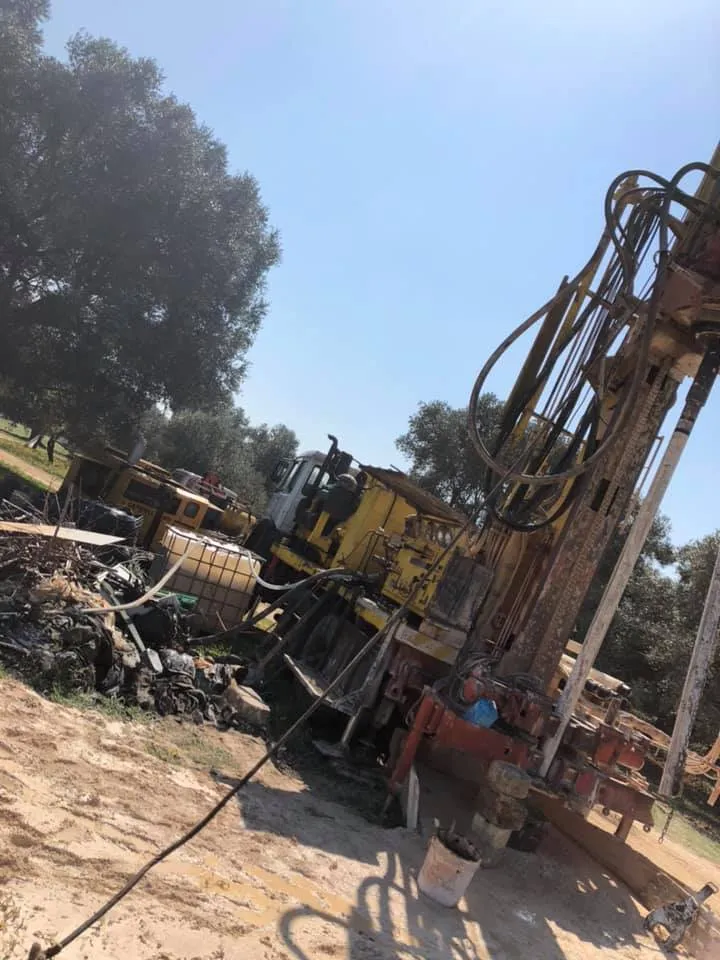 trivellazione in un campo agricolo