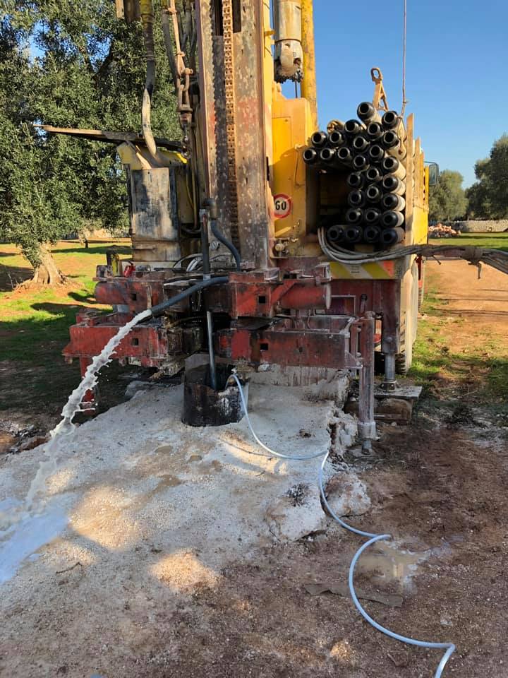 perforazione in un terreno agricolo