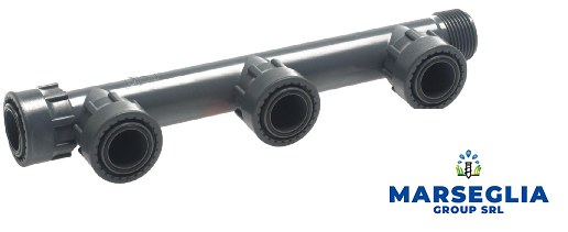 Un collettore in plastica grigia con tre uscite, etichettato 