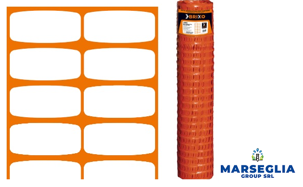 Recinzione di sicurezza in plastica arancione, arrotolata e piatta, su sfondo bianco. Logo 