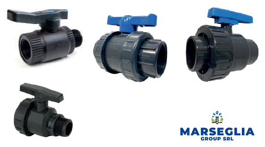 Quattro valvole a sfera in plastica nera e blu, di varie dimensioni, con maniglie a leva; logo aziendale.