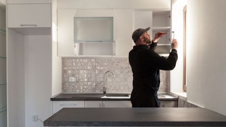 Installing handle on a kitchen cabinet