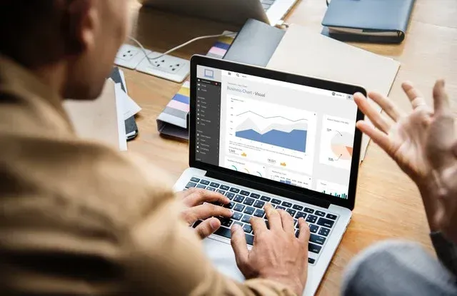 Análisis de motivos de devolución Gráfico mostrando las principales razones de devoluciones en un eCommerce.