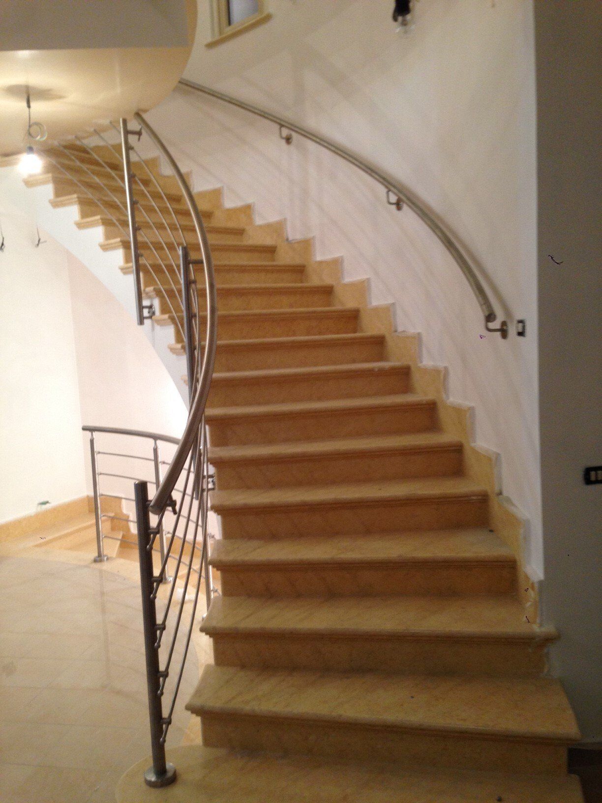 ringhiera in ferro per scala curva