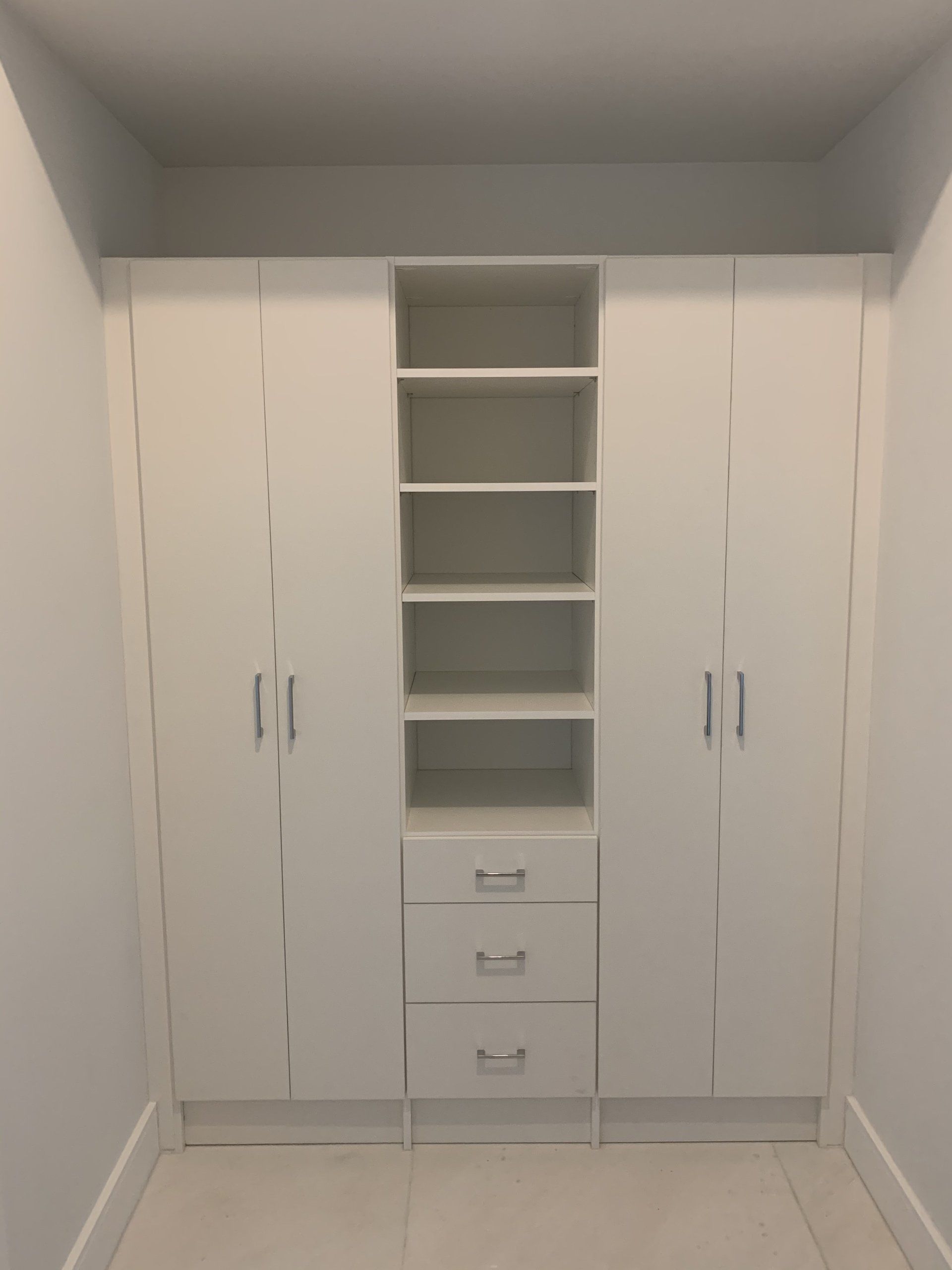 Custom Closet Cabinets and Shelving