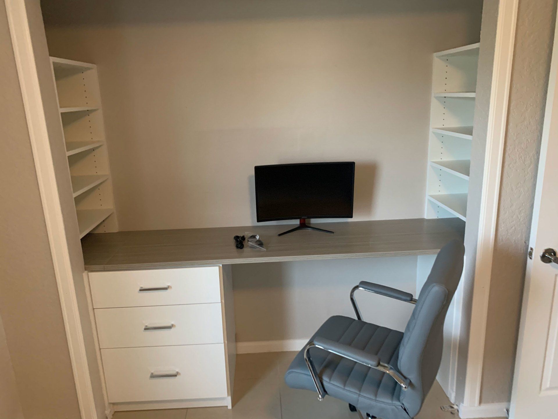 Home Office System Installed in Small Closet